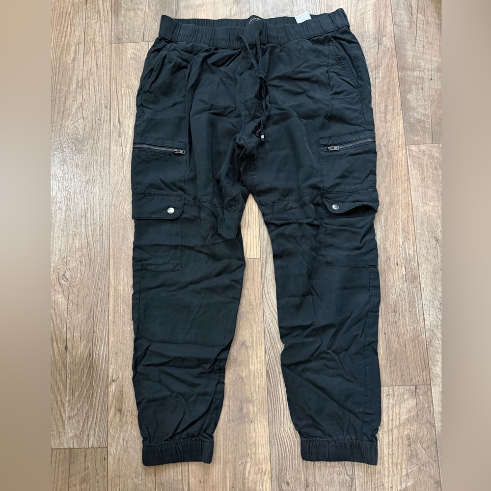Banana Republic Women’s Black Cargo Joggers. Size Medium
